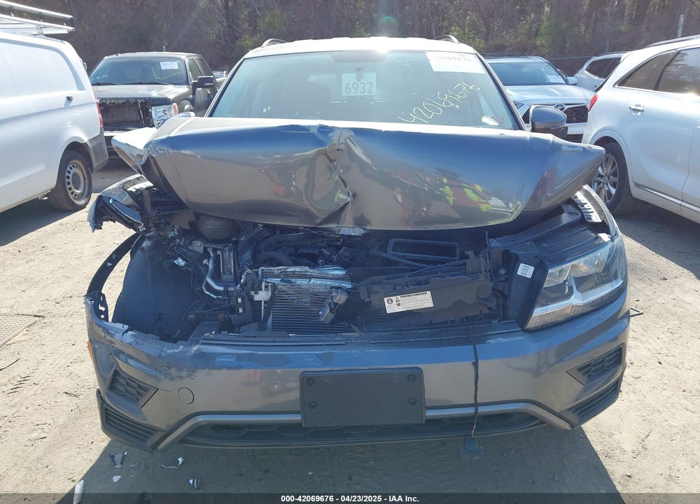 2019 VOLKSWAGEN TIGUAN VIN: 3VV0B7AX0KM119702