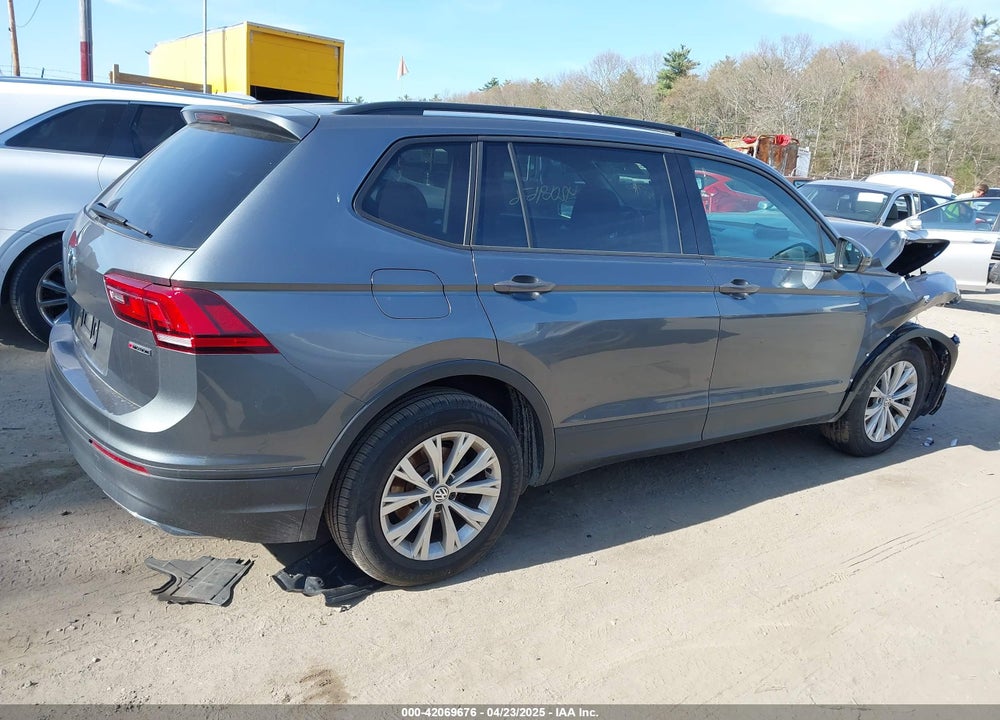 2019 VOLKSWAGEN TIGUAN VIN: 3VV0B7AX0KM119702