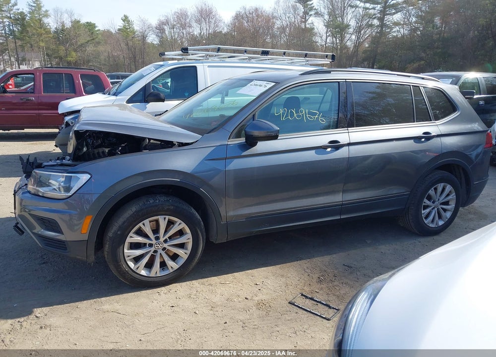 2019 VOLKSWAGEN TIGUAN VIN: 3VV0B7AX0KM119702
