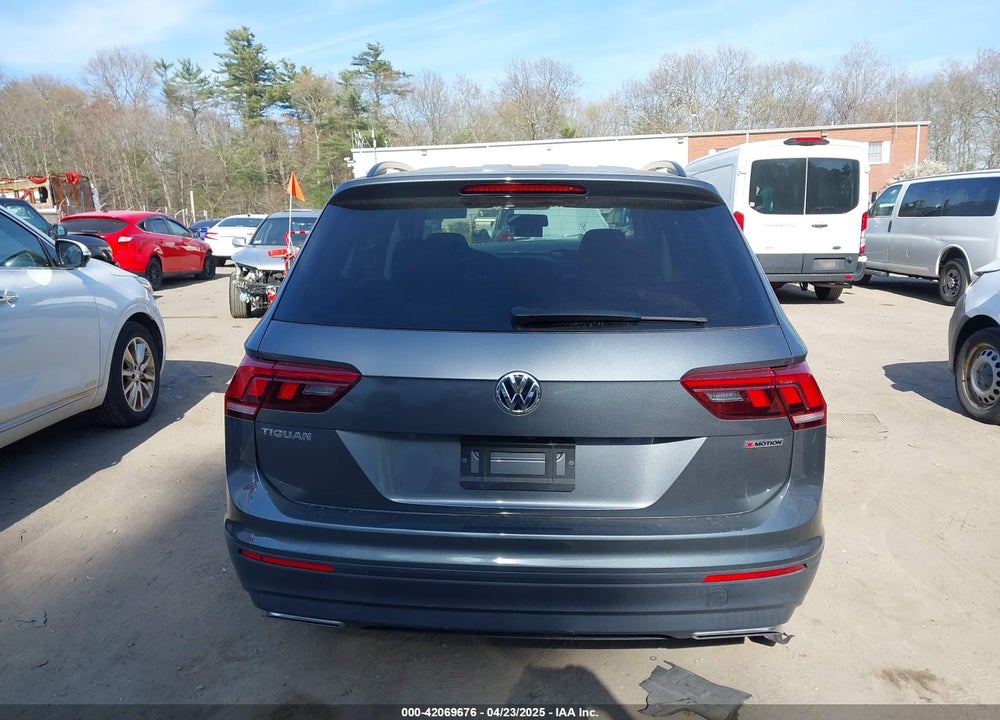 2019 VOLKSWAGEN TIGUAN VIN: 3VV0B7AX0KM119702
