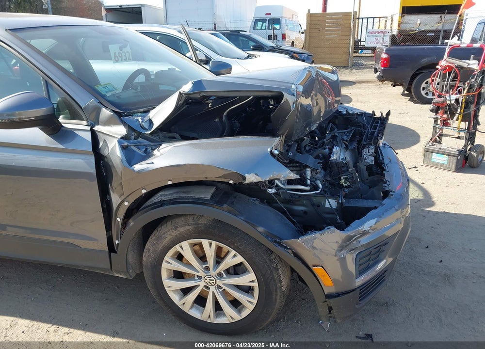 2019 VOLKSWAGEN TIGUAN VIN: 3VV0B7AX0KM119702