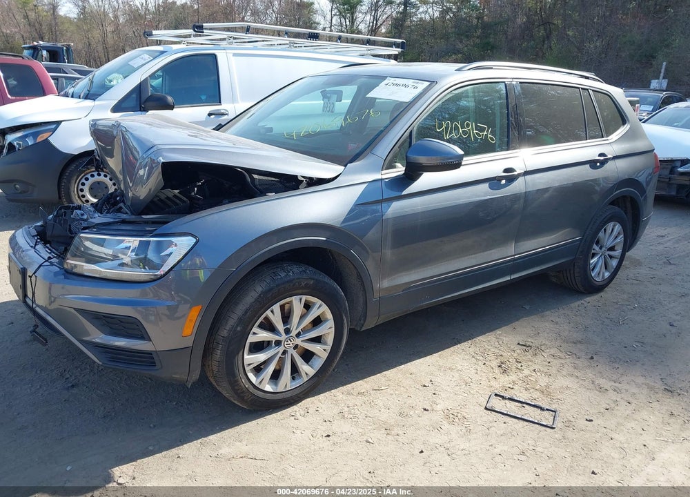 2019 VOLKSWAGEN TIGUAN VIN: 3VV0B7AX0KM119702