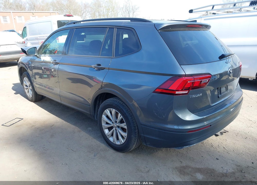 2019 VOLKSWAGEN TIGUAN VIN: 3VV0B7AX0KM119702