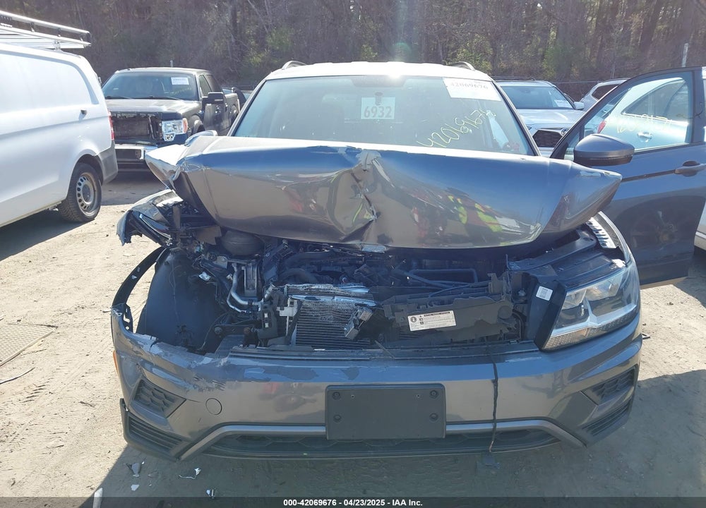 2019 VOLKSWAGEN TIGUAN VIN: 3VV0B7AX0KM119702
