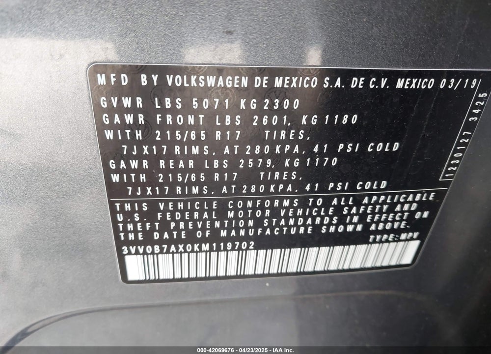 2019 VOLKSWAGEN TIGUAN VIN: 3VV0B7AX0KM119702