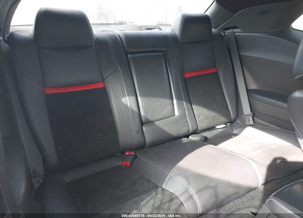 2011 DODGE CHALLENGER VIN: 2B3CJ7DJ8BH597193