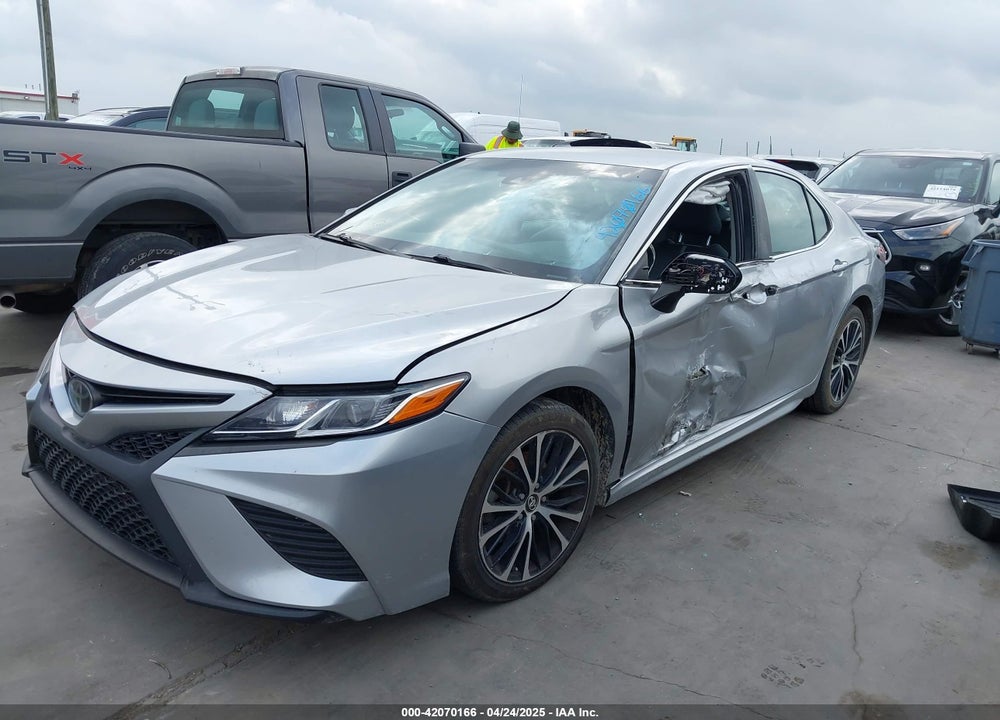 2018 TOYOTA CAMRY VIN: 4T1B11HK8JU083071
