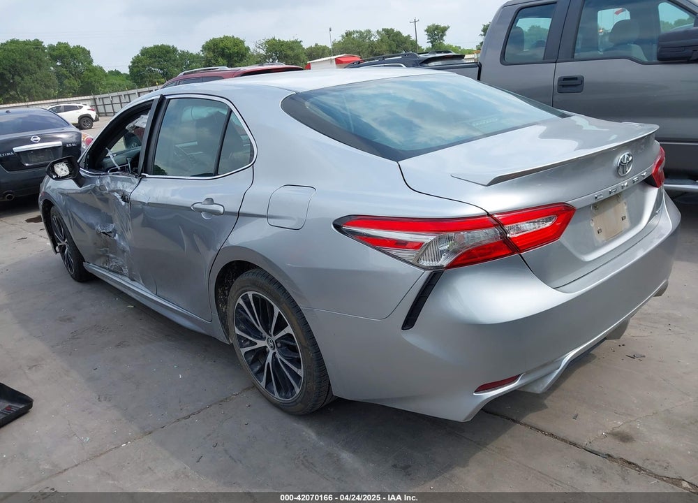 2018 TOYOTA CAMRY VIN: 4T1B11HK8JU083071