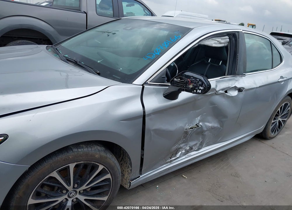 2018 TOYOTA CAMRY VIN: 4T1B11HK8JU083071