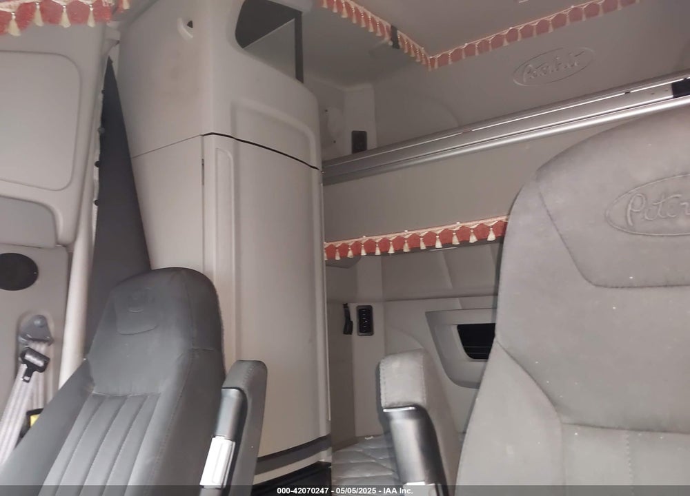 2022 PETERBILT 579 VIN: 1XPBD49X7ND781408