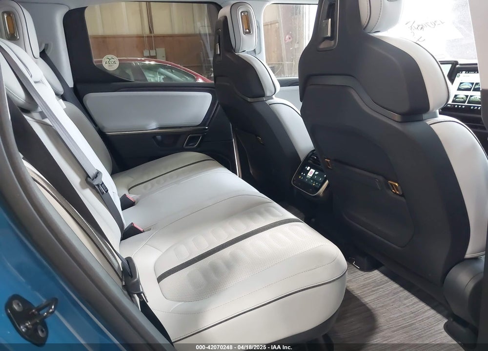 2023 RIVIAN R1T ADVENTURE/ADVENTURE DUAL MOTOR LARGE PACK/ADVENTURE DUAL MOTOR MAX PACK VIN: 7FCTGBAA4PN028189