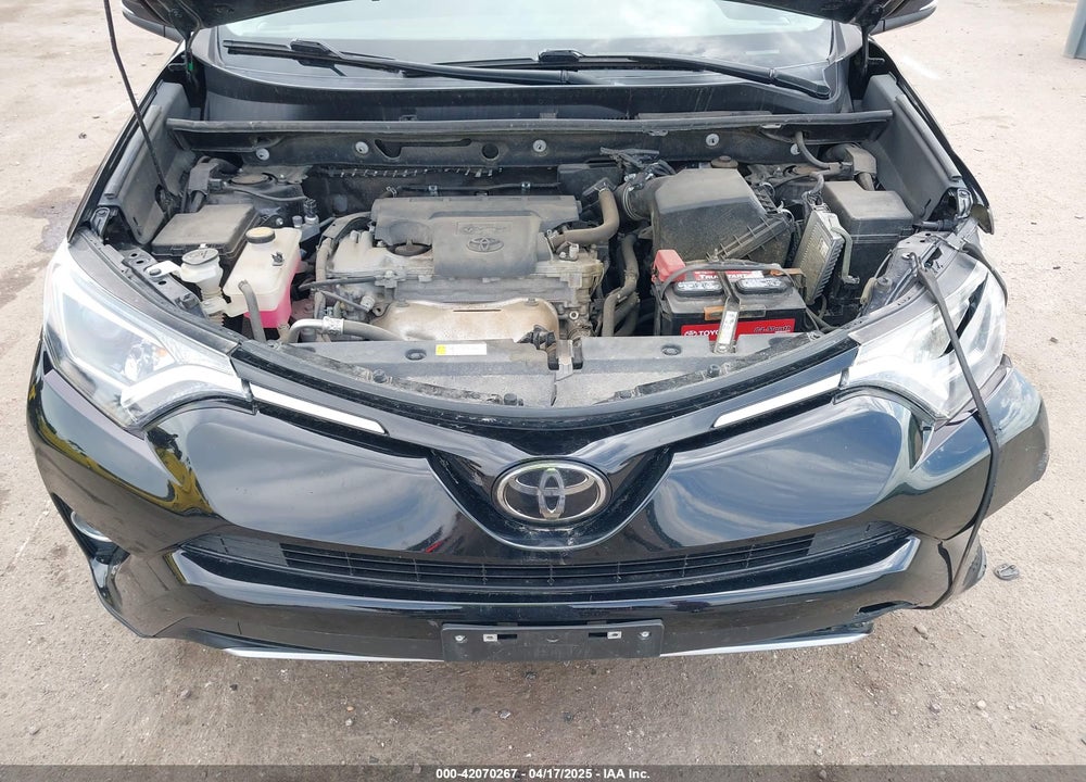2018 TOYOTA RAV4 XLE VIN: 2T3RFREVXJW772551