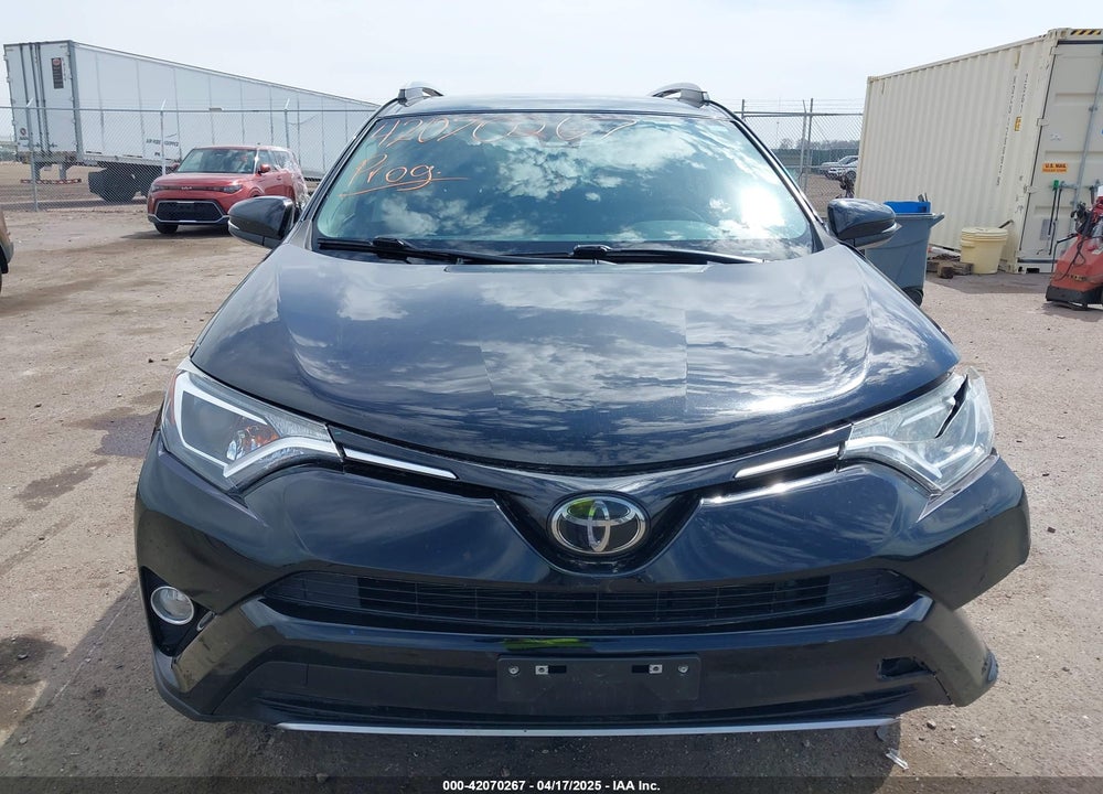 2018 TOYOTA RAV4 XLE VIN: 2T3RFREVXJW772551