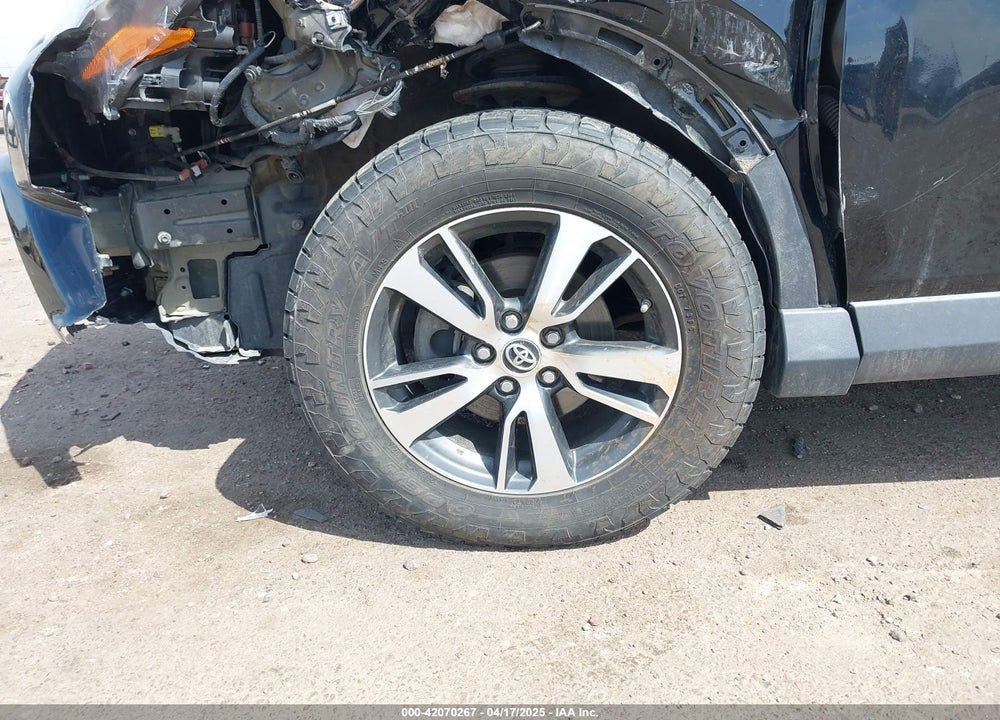 2018 TOYOTA RAV4 XLE VIN: 2T3RFREVXJW772551