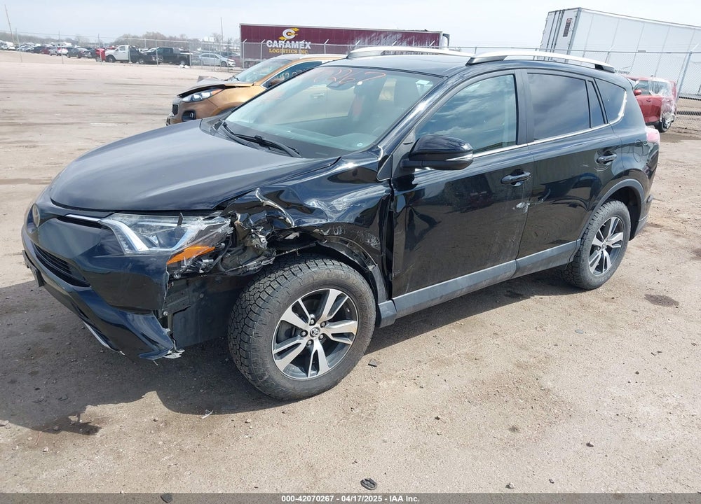 2018 TOYOTA RAV4 XLE VIN: 2T3RFREVXJW772551