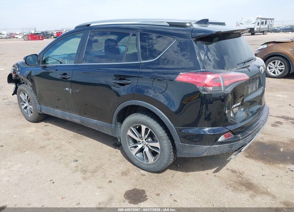 2018 TOYOTA RAV4 XLE VIN: 2T3RFREVXJW772551
