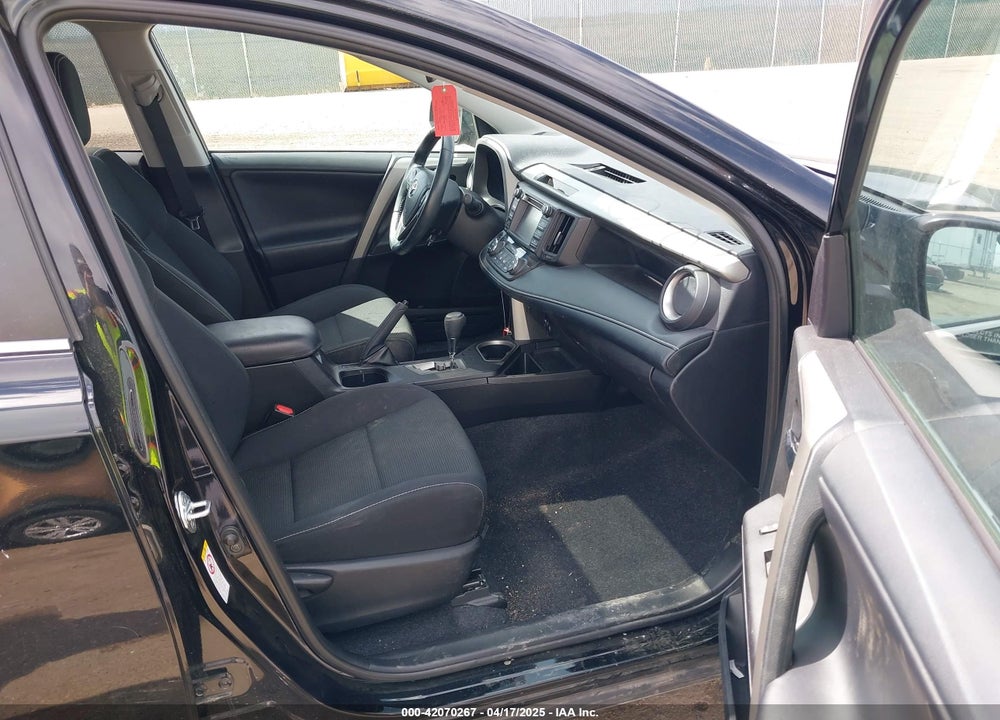 2018 TOYOTA RAV4 XLE VIN: 2T3RFREVXJW772551