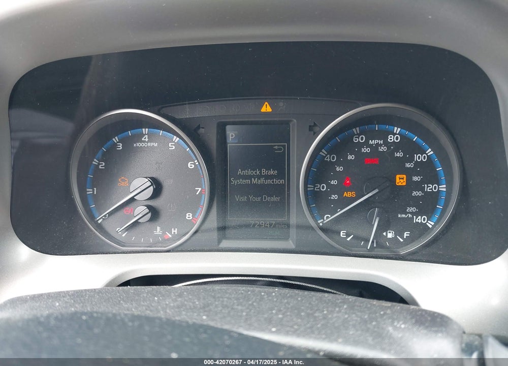 2018 TOYOTA RAV4 XLE VIN: 2T3RFREVXJW772551
