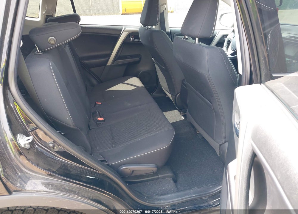 2018 TOYOTA RAV4 XLE VIN: 2T3RFREVXJW772551