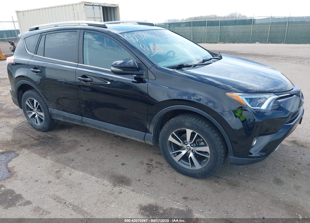 2018 TOYOTA RAV4 XLE VIN: 2T3RFREVXJW772551
