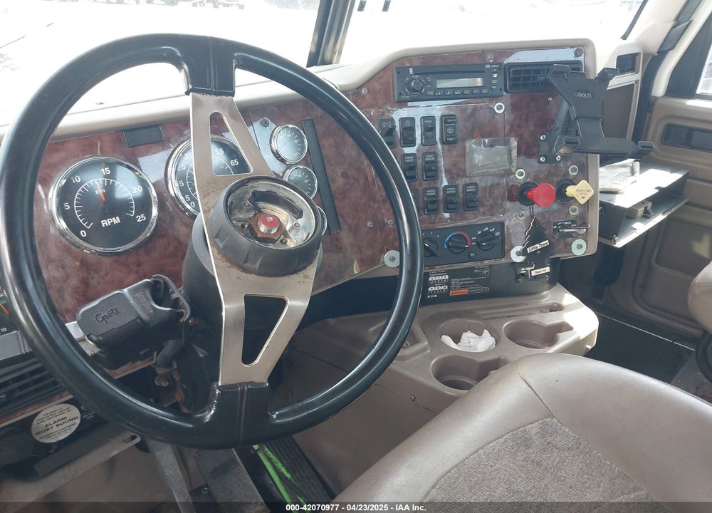 2006 INTERNATIONAL 9200 9200I VIN: 2HSCEAHR66C209131