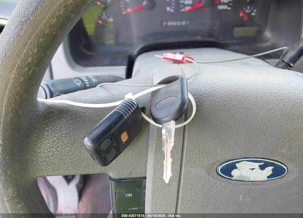 2005 FORD F-150 XLT VIN: 1FTRW12W55KF12801