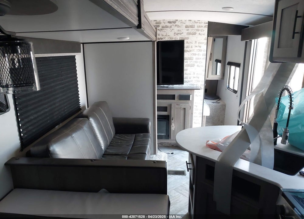 2021 SPRINGDALE TRAVEL TRAILER VIN: 4YDT38F21M3105448