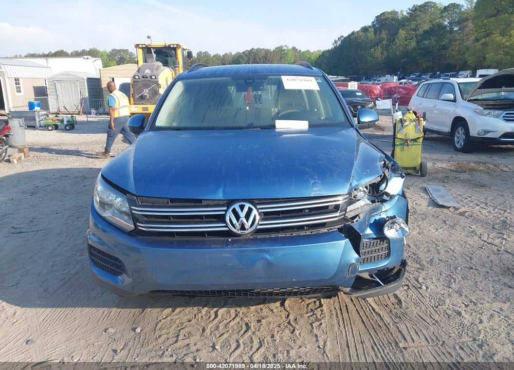 2017 VOLKSWAGEN TIGUAN VIN: WVGAV7AX6HK004785