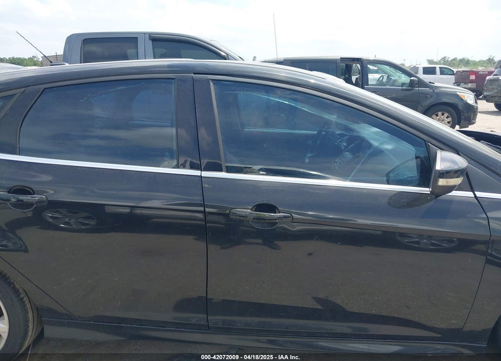 2014 FORD FOCUS TITANIUM VIN: 1FADP3N22EL117700