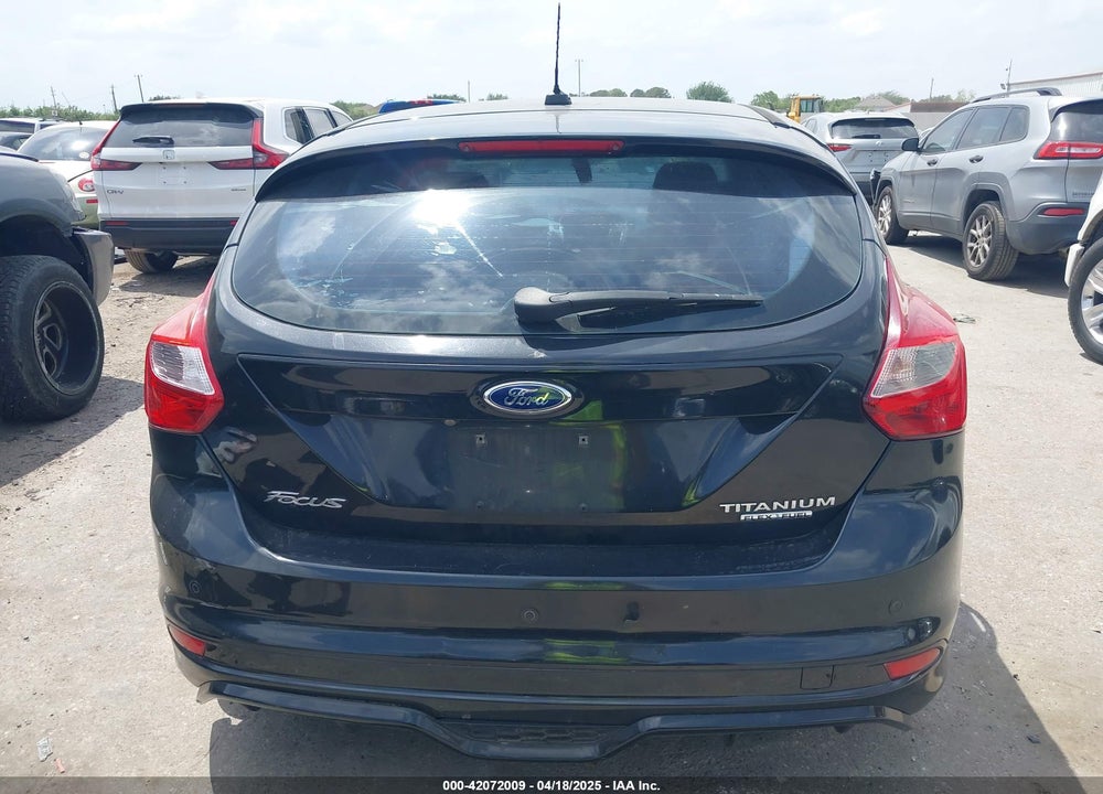2014 FORD FOCUS TITANIUM VIN: 1FADP3N22EL117700