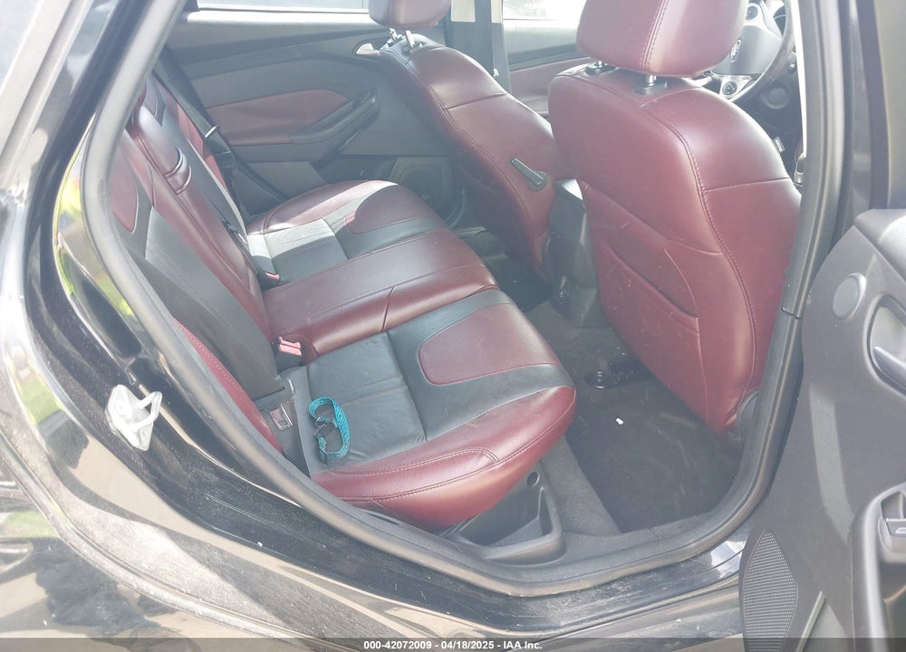 2014 FORD FOCUS TITANIUM VIN: 1FADP3N22EL117700