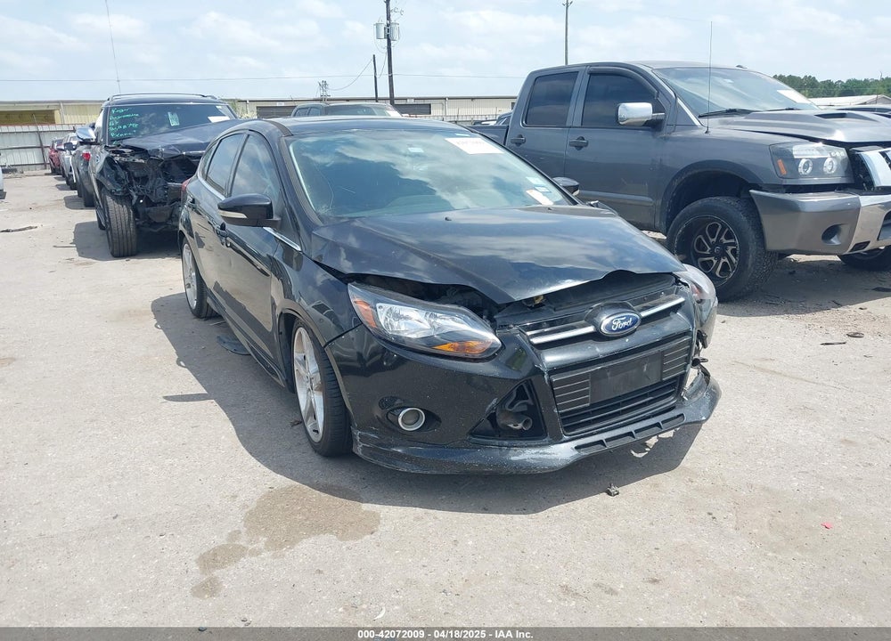 2014 FORD FOCUS TITANIUM VIN: 1FADP3N22EL117700