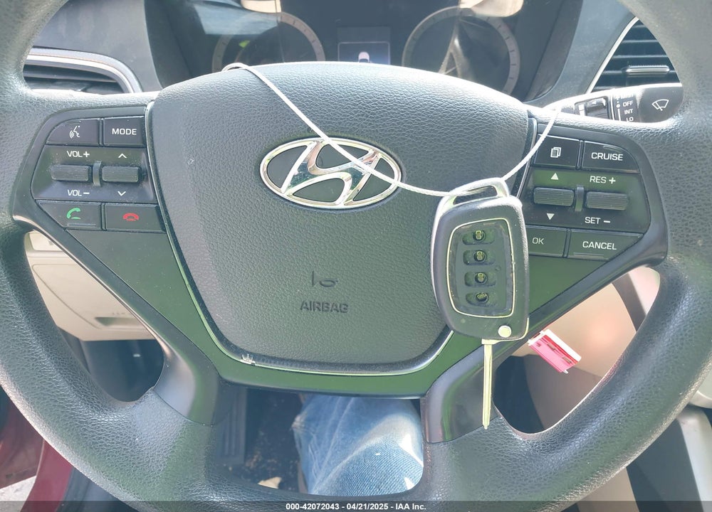 2015 HYUNDAI SONATA VIN: 5NPE24AF1FH123649