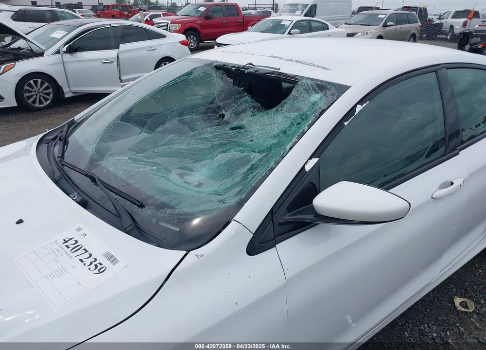 2015 CHRYSLER 200 VIN: 1C3CCCBB0FN620092