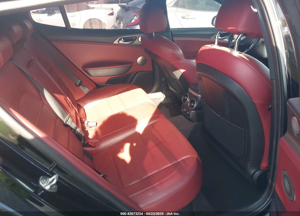 2018 KIA STINGER VIN: KNAE55LC0J6019833