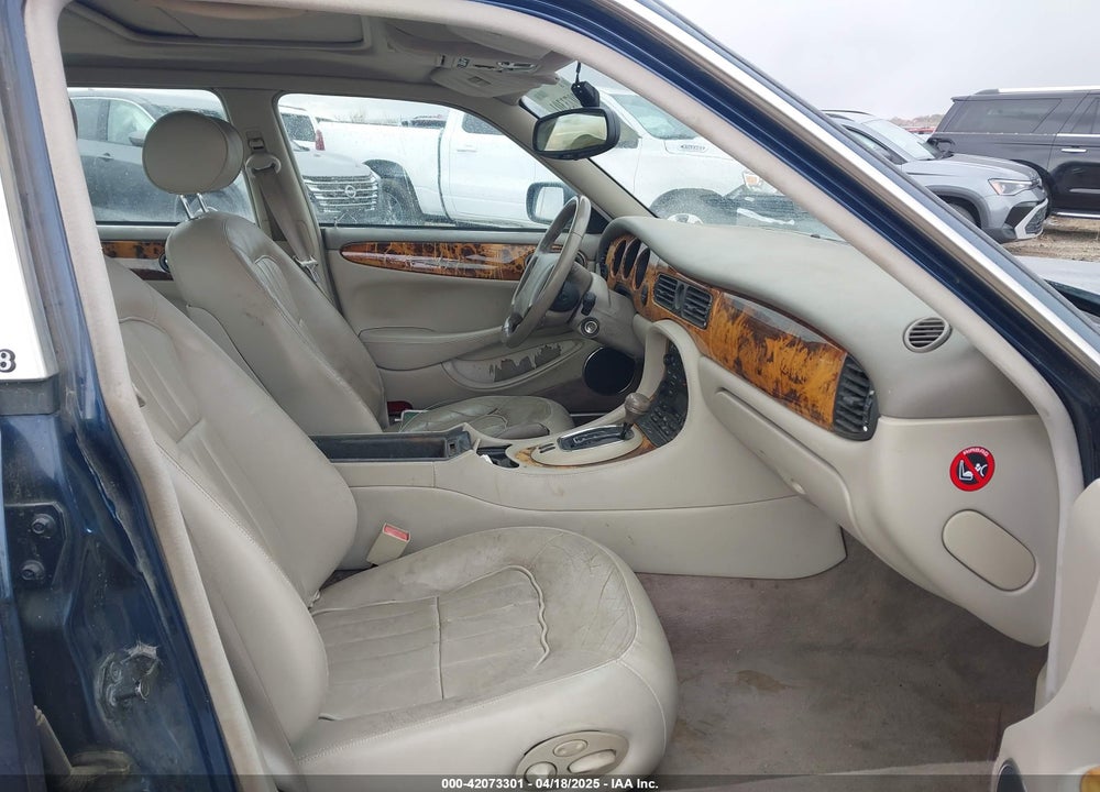 1998 JAGUAR XJ8 L VIN: SAJHX6242WC820445