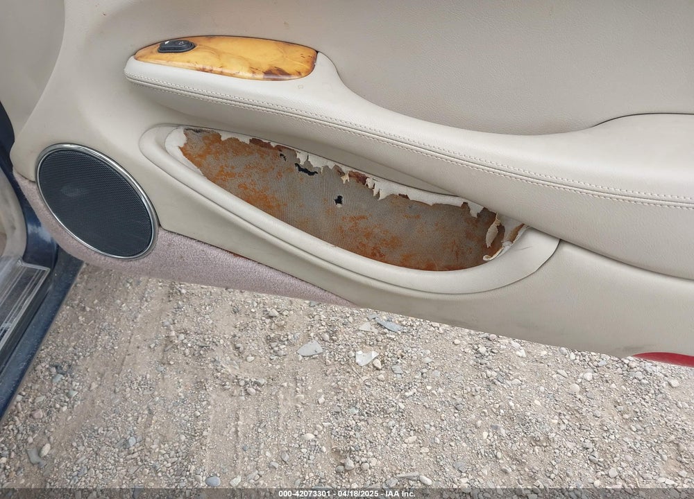 1998 JAGUAR XJ8 L VIN: SAJHX6242WC820445