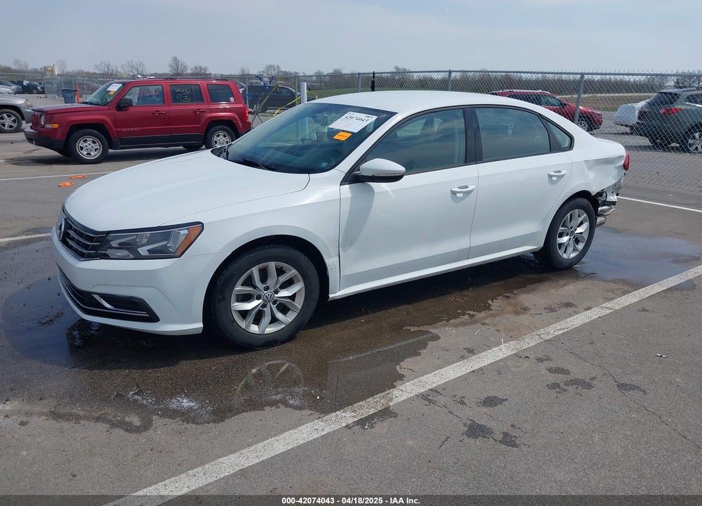 2018 VOLKSWAGEN PASSAT VIN: 1VWAA7A32JC011176