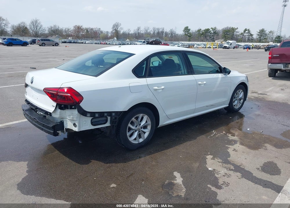 2018 VOLKSWAGEN PASSAT VIN: 1VWAA7A32JC011176