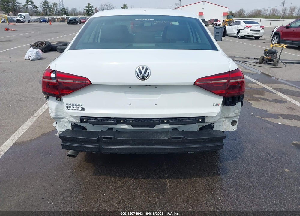 2018 VOLKSWAGEN PASSAT VIN: 1VWAA7A32JC011176