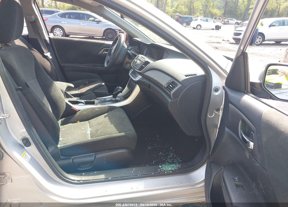2013 HONDA ACCORD VIN: 1HGCR2F30DA102805