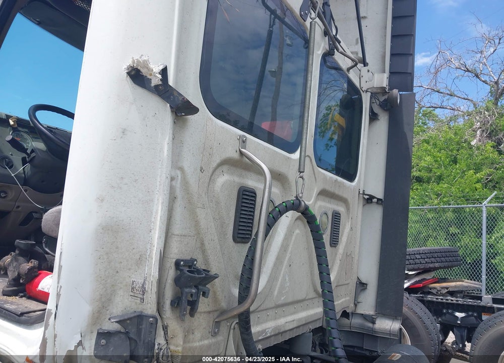 2015 FREIGHTLINER CASCADIA 125 --- VIN: 1FUGGED5XFLGC1886