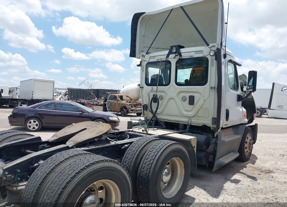 2015 FREIGHTLINER CASCADIA 125 --- VIN: 1FUGGED5XFLGC1886