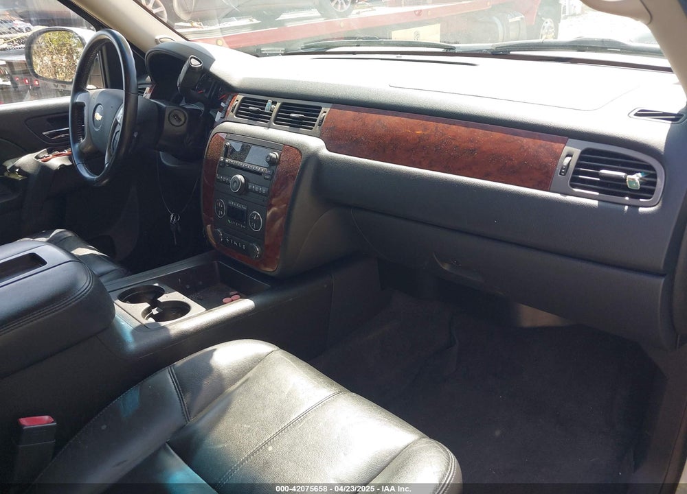 2014 CHEVROLET SUBURBAN 1500 VIN: 1GNSKJE76ER222678