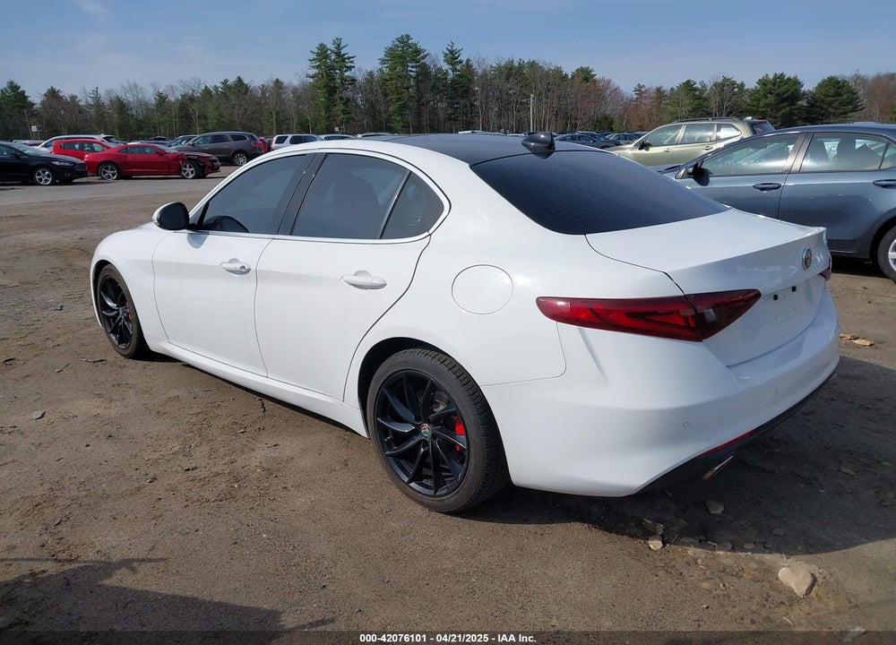 2017 ALFA ROMEO GIULIA RWD VIN: ZARFAEBN1H7556386