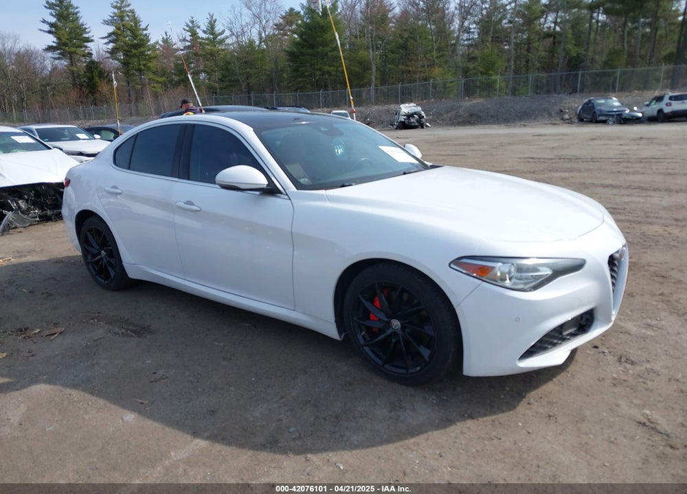 2017 ALFA ROMEO GIULIA RWD VIN: ZARFAEBN1H7556386