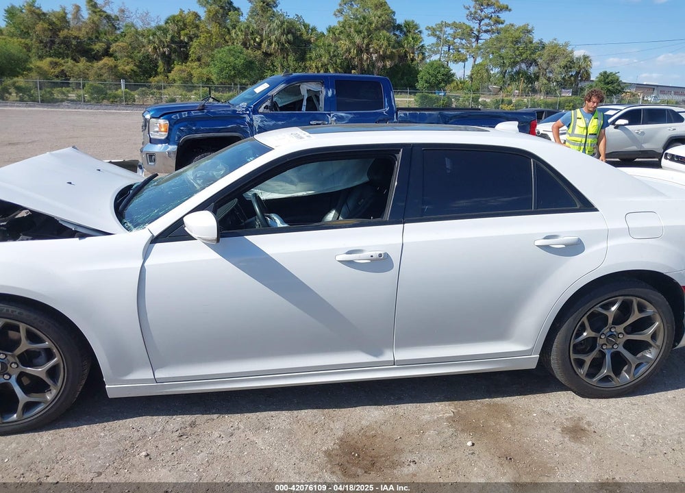 2018 CHRYSLER 300 VIN: 2C3CCABG2JH240298