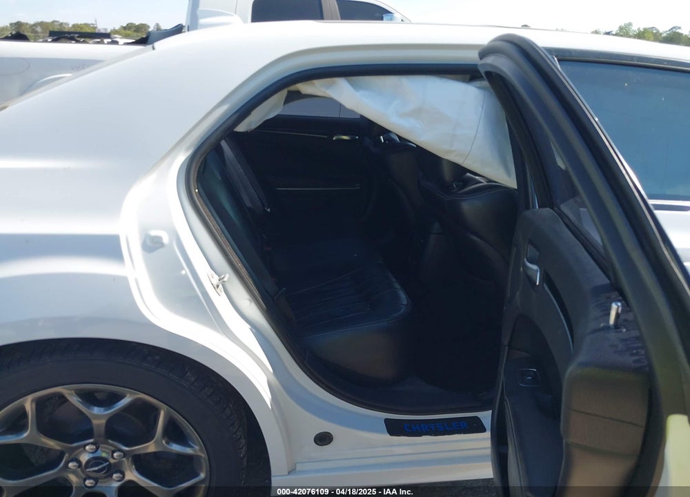 2018 CHRYSLER 300 VIN: 2C3CCABG2JH240298