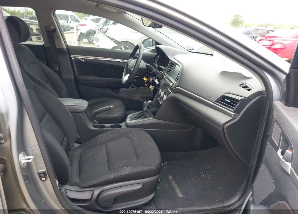 2019 HYUNDAI ELANTRA SEL VIN: KMHD84LF3KU772775