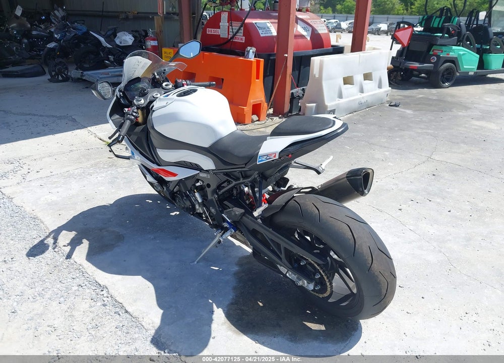 2024 BMW S 1000 RR VIN: WB10E630XR6K40521